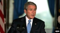 جرج بوش، رييس جمهوری آمريکا، می گوید دیپلماسی گزینه اول آمریکا است.
(عکس از EPA)