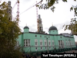 Мәскәү Җәмиг мәчетендә төзелеш эшләре, 2010 елның октябре