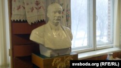 Бюст Якуба Коласа ў музэі