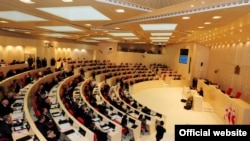 Саакашвили и Иванишвили призвали депутатов избегать противостояния и работать совместно