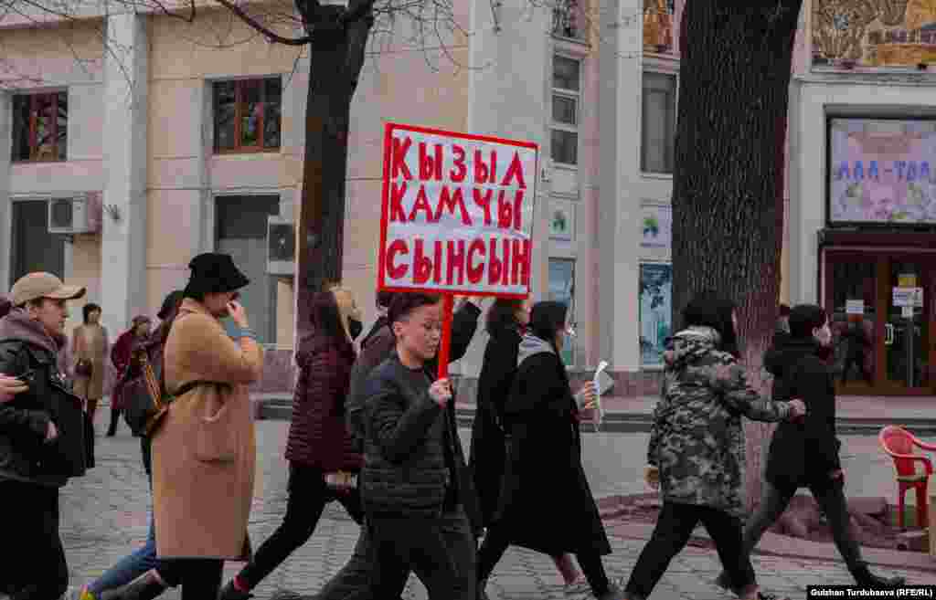 Буга чейин Улуттук статистика комитети аялдарга карата зомбулук 2020-жылы 14%, ал эми үй-бүлөлүк зомбулук 65% көбөйгөнүн жарыялаган