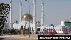 Aşgabatda gurlan, ýöne köplenç boş galýandygy aýdylýan metjitleriň biri 