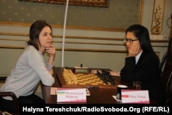 Чемпіонат світу з шахів серед жінок у Львові: Марія Музичук і Хоу Іфань, Львів, 2 березня 2016 року