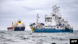 سوئد و دیگر کشورهای حوزه دریای بالتیک پس از یک سری حوادث که کابل‌های فیبر نوری زیر دریا آسیب دیدند، گشت‌های دریایی خود را افزایش داده‌اند