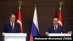 Сергей Лавров менен Мевлүт Чавушоглу.