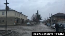 Временное открытие границы решает проблему застрявших в Ленингоре людей лишь наполовину