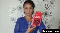 Андижонлик Муқаддас Азизова Новосибирскда ишлаб топган пулига Пугачёвага атаб шеърий тўплам чоп этди.