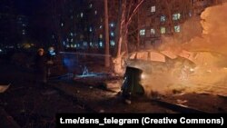 Повітряні сили додають, що атака спричинила пошкодження та поранення серед цивільних на Харківщині та Дніпропетровщині. На фото: наслідки атаки на Дніпро