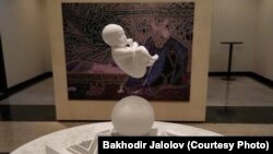 Фото композиции «Озодлику» предоставил ее автор Баходир Джалалов.  