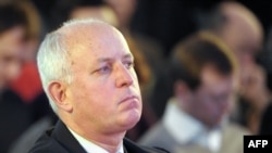 Председатель совета директоров Peugeot Citroen Тьерри Пежо на пресс-конференции в штаб-квартаре компании в Париже 19 февраля 2014 года.