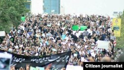 نمایی از تجمع اعتراض رو پنجشنبه حامیان میرحسین موسوی و مهدی کروبی در تهران