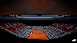 Адключэньні сьвятла закранулі і тэнісны турнір, які праходзіць у Мадрыдзе, як і сотні тысяч людзей у Гішпаніі і Партугаліі