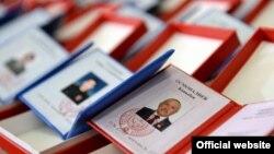 Мамлекеттик сыйлык тапшыруу аземинен тартылган сүрөт.  25-январь, 2014.