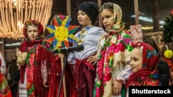 Починаючи від Дня Святого Миколая, в українських школах і дитсадках традиційно проводять концерти і святкові заходи (фото ілюстративне)