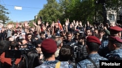 Armenia - Riot police confront opposition protesters in Yerevan, 16 April 2018.