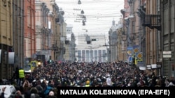 Санкт-Петербургдагы нааразылык жыйындарынын бири. 2021-жылдын 31-январы.