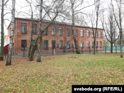 Адзін з ацалелых будынкаў магілёўскай вар’ятні. Магчыма ў ім скончыў сваё жыцьцё Жылуновіч.