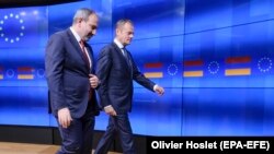 BELGIUM -- Armenian Prime Minister Nikol Pashinian (L) and the President of the European Council Donald Tusk arrive for a joint statement to the media following their meeting in Brussels, March 5, 2019