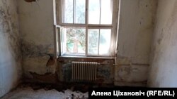 Адзін з пакояў, дзе праводзіцца кантроль для магчымага будаўнічага аднаўленьня