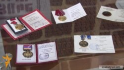 Եվս երկու ազատամարտիկներ վերադարձրին իրենց պարգևները