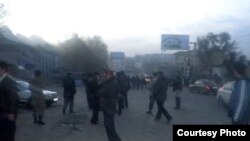 Ўшликларга кўра, Қирғизистон жанубида тартиб посбонлари бошбошдоқлиги давом этмоқда.