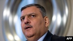 ریاض حجاب روز دوشنبه گفت روس‌ها و ایرانی‌ها مسبب وضعیت مصیبت‌بار انسانی در سوریه هستند که باعث مرگ و میر مردم این کشور شده است.