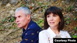 Після родинної відпустки у журналіста Костянтина Грубича і його дружини Світлани виявили коронавірус, а от у їхніх дітей – ні