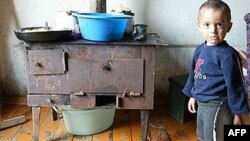 Совет замонида камбағални бойдан ажратувчи асосий мезонлардан бири бўлган қора печка бугун мустақил Ўзбекистон шаҳар-қишлоқларига қайта бошлади.