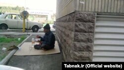 پیرمرد رها شده در تهران؛ عکس از تابناک