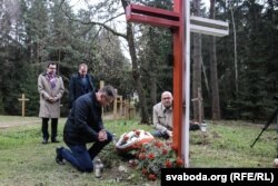 Крыж у памяць пра закатаваных у Курапатах палякаў, архіўнае фота