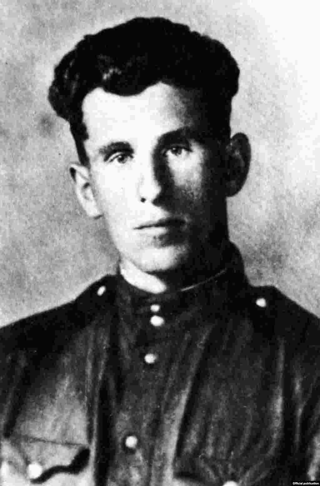 На вайсковых зборах. 1955 г. Здымак з кнігі «Ніл Гілевіч. Збор твораў у 6 т.» выдавецтва «Мастацкая літаратура»