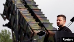 За його словами, ці 25 Patriot Україна буде отримувати «щороку, різну кількість в різні роки» через те, що є черга з країн, які також уклали відповідні контракти