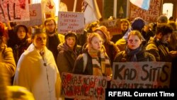 Голосуванню в парламенті передували протести, учасники яких закликали не виходити зі Стамбульської конвенції