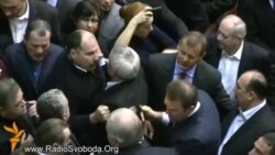 Штовханина в Раді після голосування за бюджет