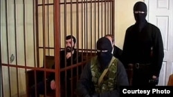 В 2005 году Тбилисский горсуд приговорил Марека Дудаева к 23 годам заключения по обвинениям в грабежах, вымогательствах и убийствах. Южная Осетия назвала эти обвинения сфабрикованными и на протяжении многих лет требовала его освобождения.
Фото: frontnews.ge