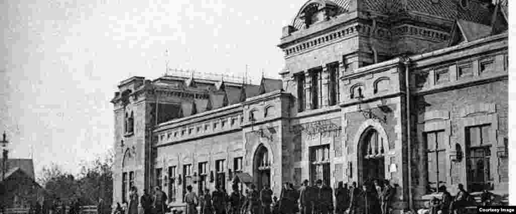 Дербенталъул маххун нухазул вокзалалул мина бан буго ХIХ гIасруялъул ахиралда.