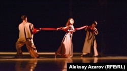 DTK қойған "Қарагөз" спектаклінен көрініс. Алматы, 4 ақпан 2018 жыл.