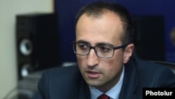 Armenia - Newly appointed Health Minister Arsen Torosian addresses his staff, May 15, 2018.