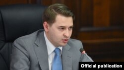 Премьер-министрдин милдетин аткарып жаткан биринчи вице-премьер-министр Артем Новиков. 