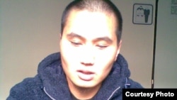 Маргулан Мухамбетов во время пребывания в чешском лагере беженцев «Бела Йезова». Октябрь 2009 года.  