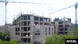 Недостроенное здание в Ереване