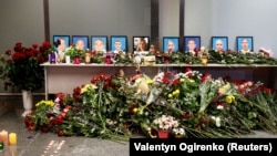 В аеропорту «Бориспіль» вшановують пам'ять членів екіпажу українського літака рейсу PS752, збитого в небі над Іраном 8 січня 2020 року