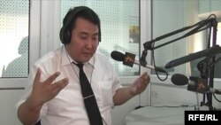 Нурлан Мотуев в студии "Азаттыка", Бишкек, 29 июня 2009 года.