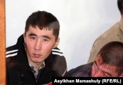 Подсудимые по делу о событиях в Шетпе. Актау, 17 апреля 2012 года.
