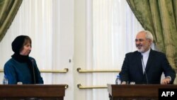 کاترین اشتون٬ مسئول سیاست خارجی اتحادیه اروپا در ایران٬ در دیدار با محمدجواد ظریف٬ وزیر خارجه جمهوری اسلامی- ۱۸ اسفندماه ۱۳۹۲