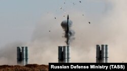 Пускові установки зенітно-ракетного комплексу середнього радіусу дії С-300