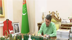 Býujet işgärleri prezidentiň täze kitabyny satyn almaly