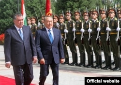 Тәжікстан президенті Эмомали Рахмон (сол жақта) мен Қазақстан президенті Нұрсұлтан Назарбаев. Душанбе, 14 қыркүйек 2015 жыл.