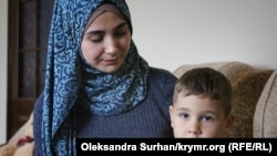 Akime Osmanova oğlunen evinde