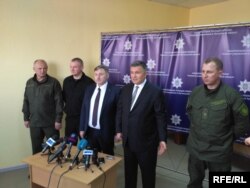 Арсен Аваков (в центре)